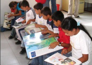 Niños-leyendo-737x600