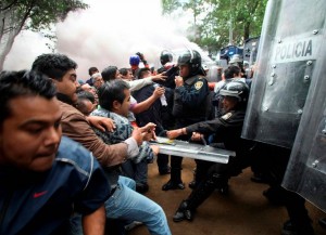 enfrentamiento-granaderos-cnte