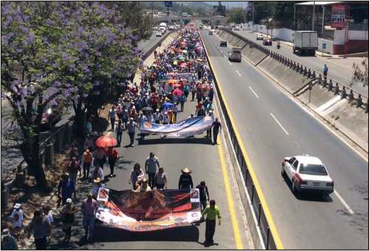MAESTROS Y NORMALISTAS BLOQUEAN