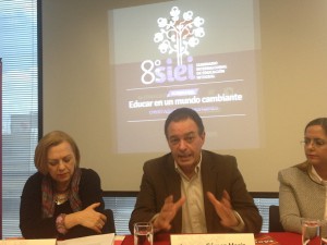 De izquierda a derecha: Elisa Bonilla, Lorenzo Gómez Morín Y Vilma Barreras