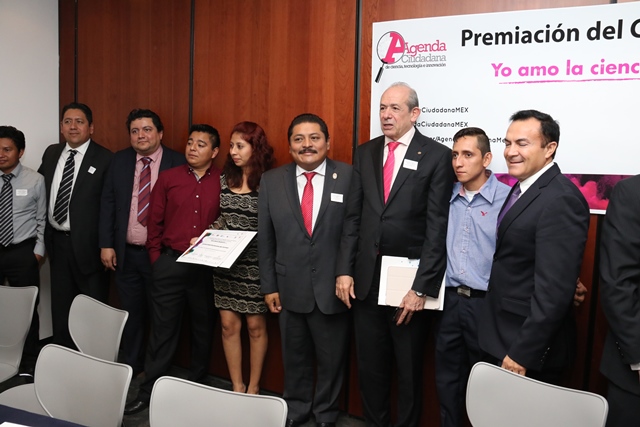 PREMIACIOěN DEL CONCURSO VIVE CON CIENCIA 2015 (2)