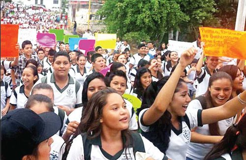 cnte-alumnos-marcha2